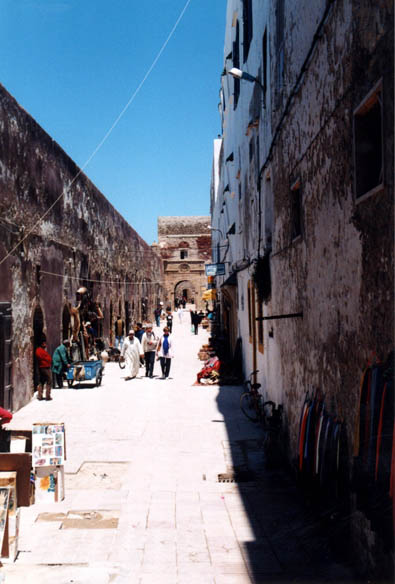 Une ruelle le long des remparts