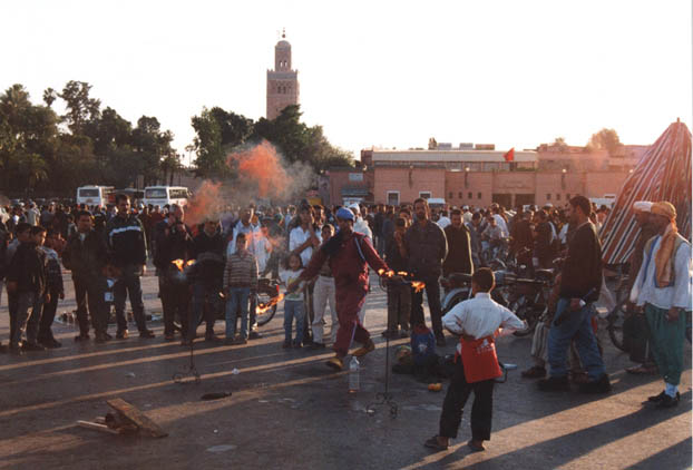 Place Jemaa el Fna, cracheur de feux